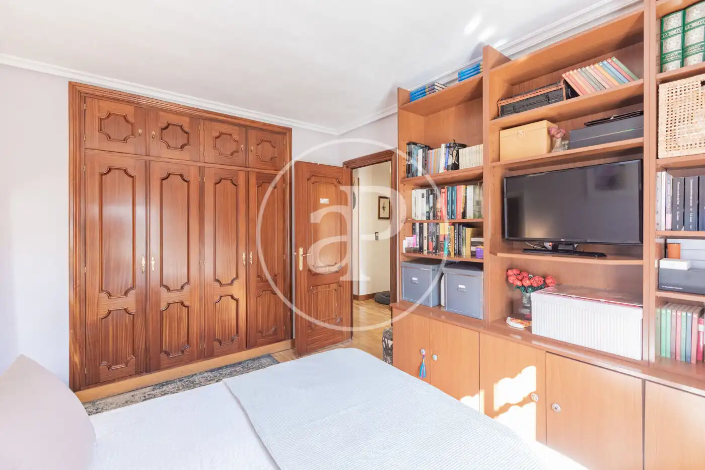 Habitación de Casa adosada en venta en Madrid con Aire acondicionado, Calefacción y Jardín privado