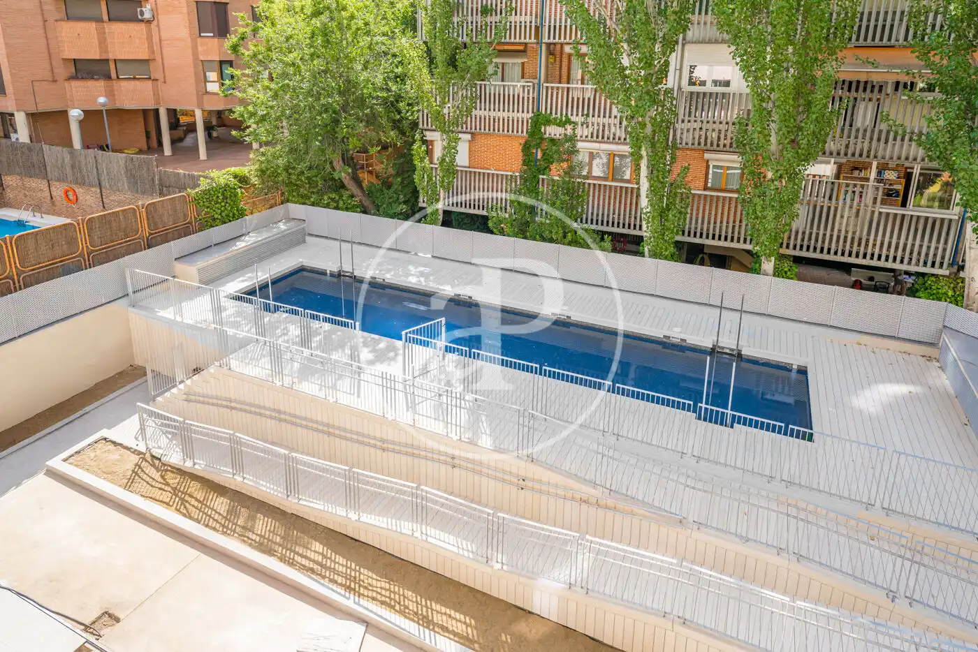 Swimming pool of Flat for rent in Madrid  with Air Conditioner, Heating and Private garden