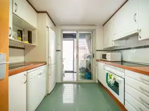 Küche von Wohnung zum Verkauf in Madrid mit Klimaanlage, Heizung und Privatgarten