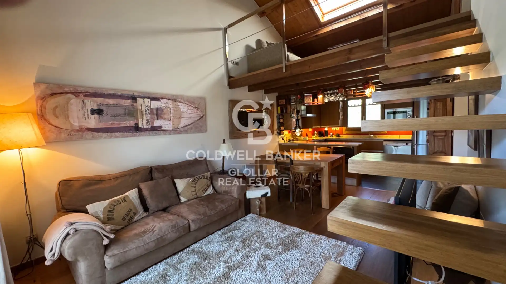 Wohnzimmer von Einfamilien-Reihenhaus zum Verkauf in Osséja mit Privatgarten, Parkett und Terrasse