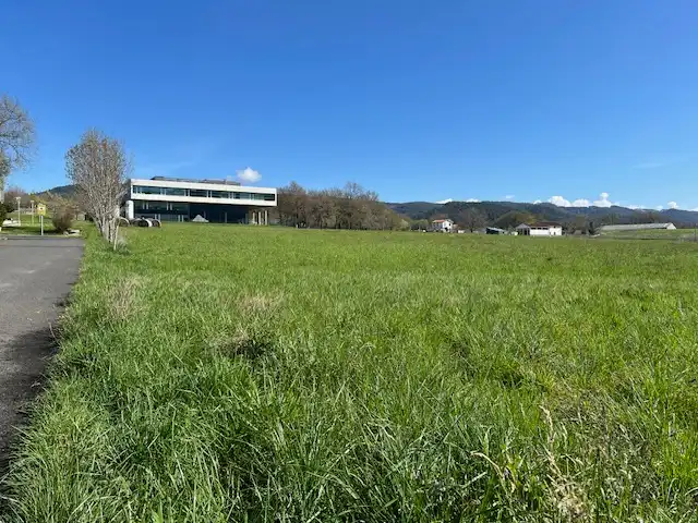 Terreno industrial en venta en Derio