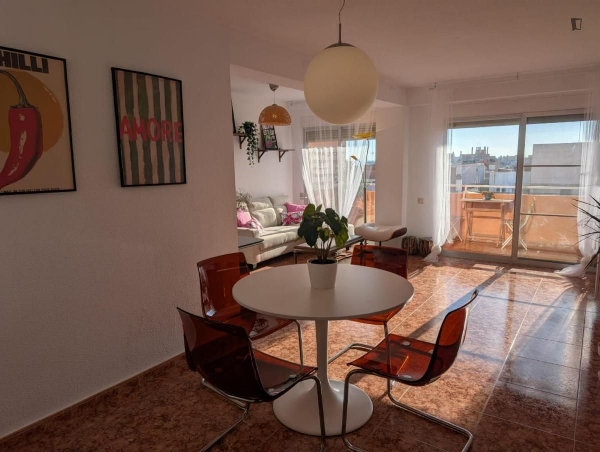 Menjador de Apartament de lloguer en  Valencia Capital amb Aire condicionat, Calefacció i Moblat