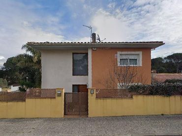 Casa amb piscina en venda a Avenida Del Bosc 64