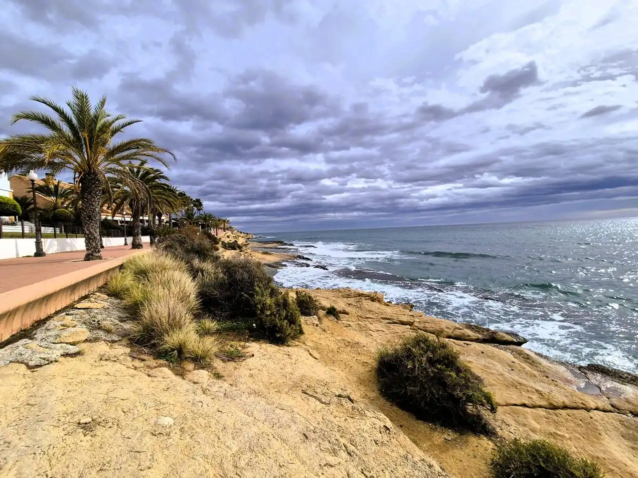 Vista exterior de Casa o xalet en venda en Alicante / Alacant amb Aire condicionat, Jardí privat i Terrassa