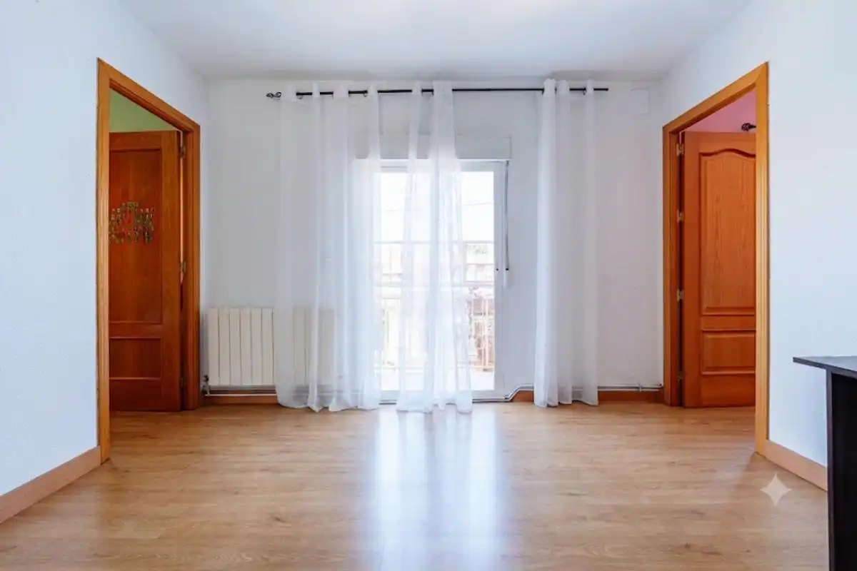 Habitación de Piso en venta en Madrid con Calefacción, Terraza y Balcón