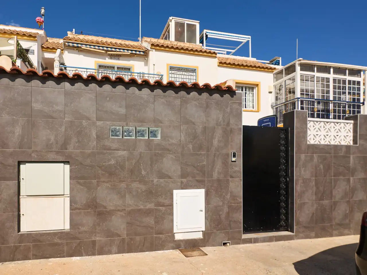 Vista exterior de Casa o xalet en venda en Torrevieja amb Aire condicionat, Calefacció i Terrassa