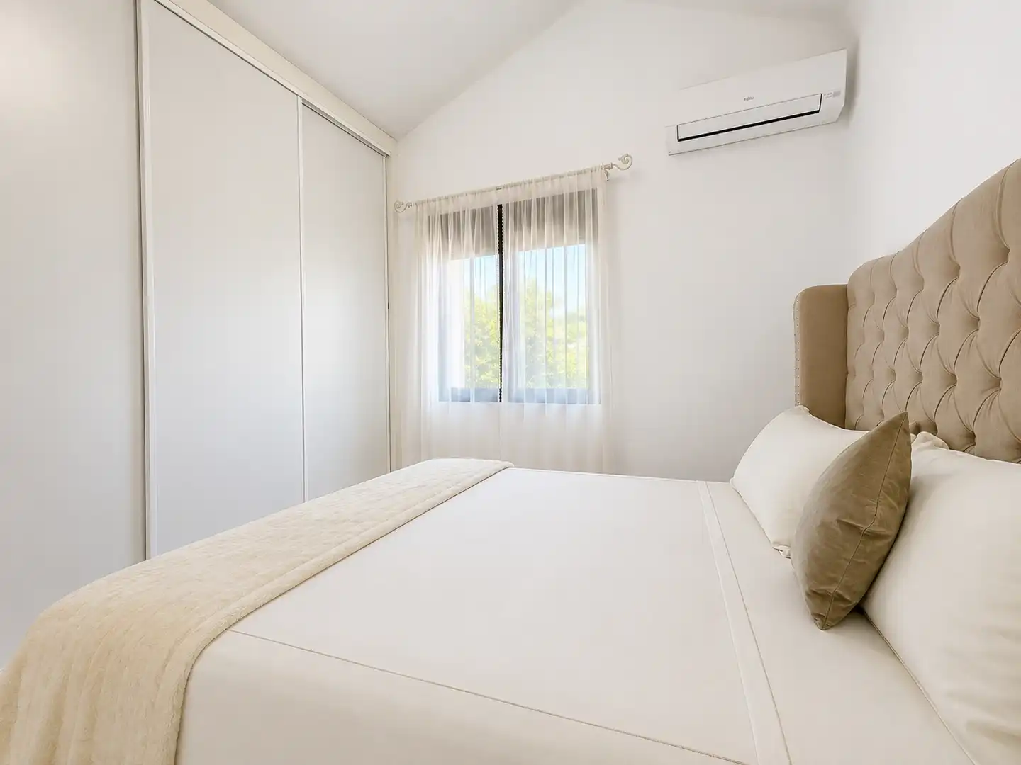Habitación de Casa o chalet en venta en Nuevo Baztán con Aire acondicionado, Calefacción y Jardín privado