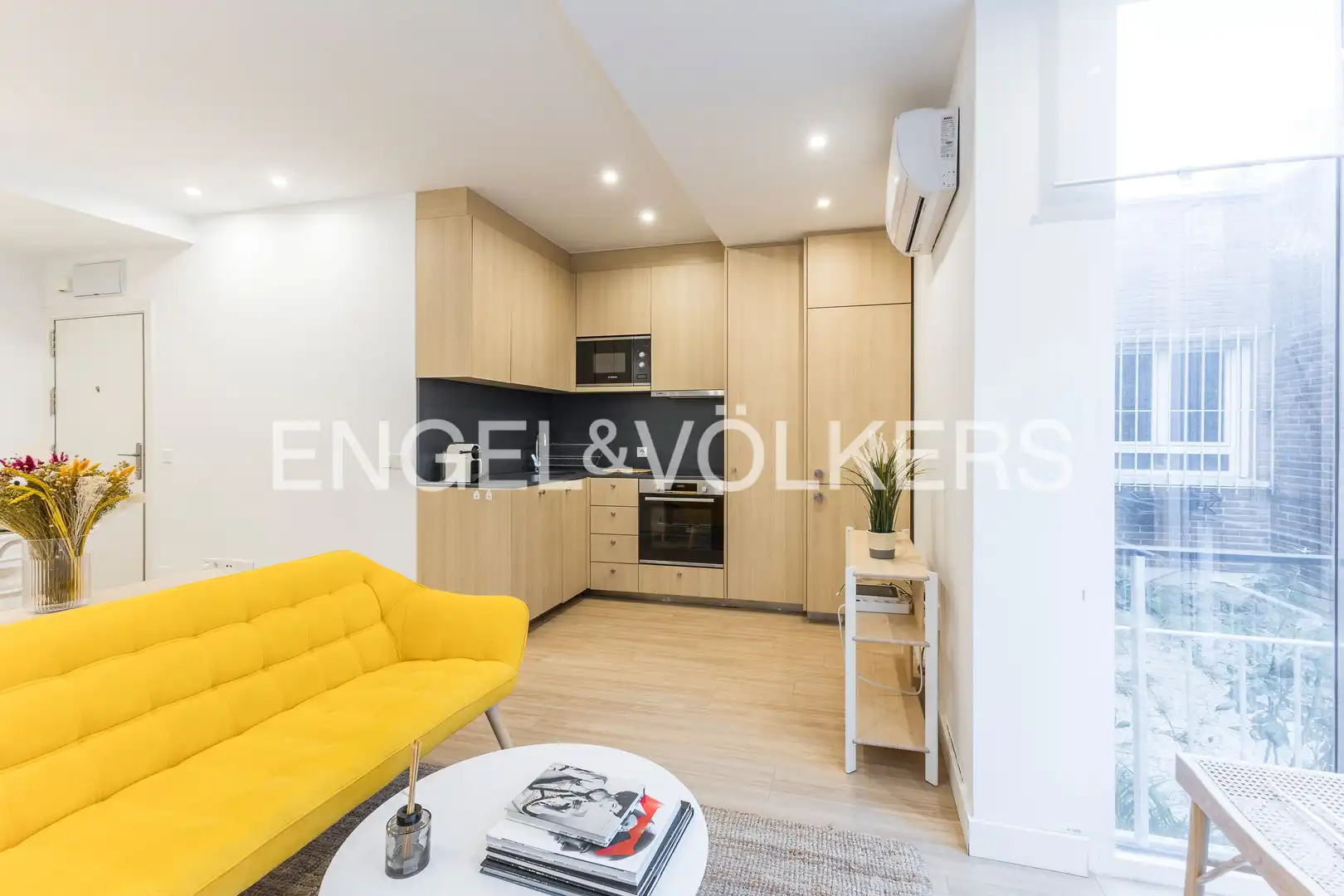 Living room of Apartments for sale in Madrid  with Air Conditioner, Heating and Furnished