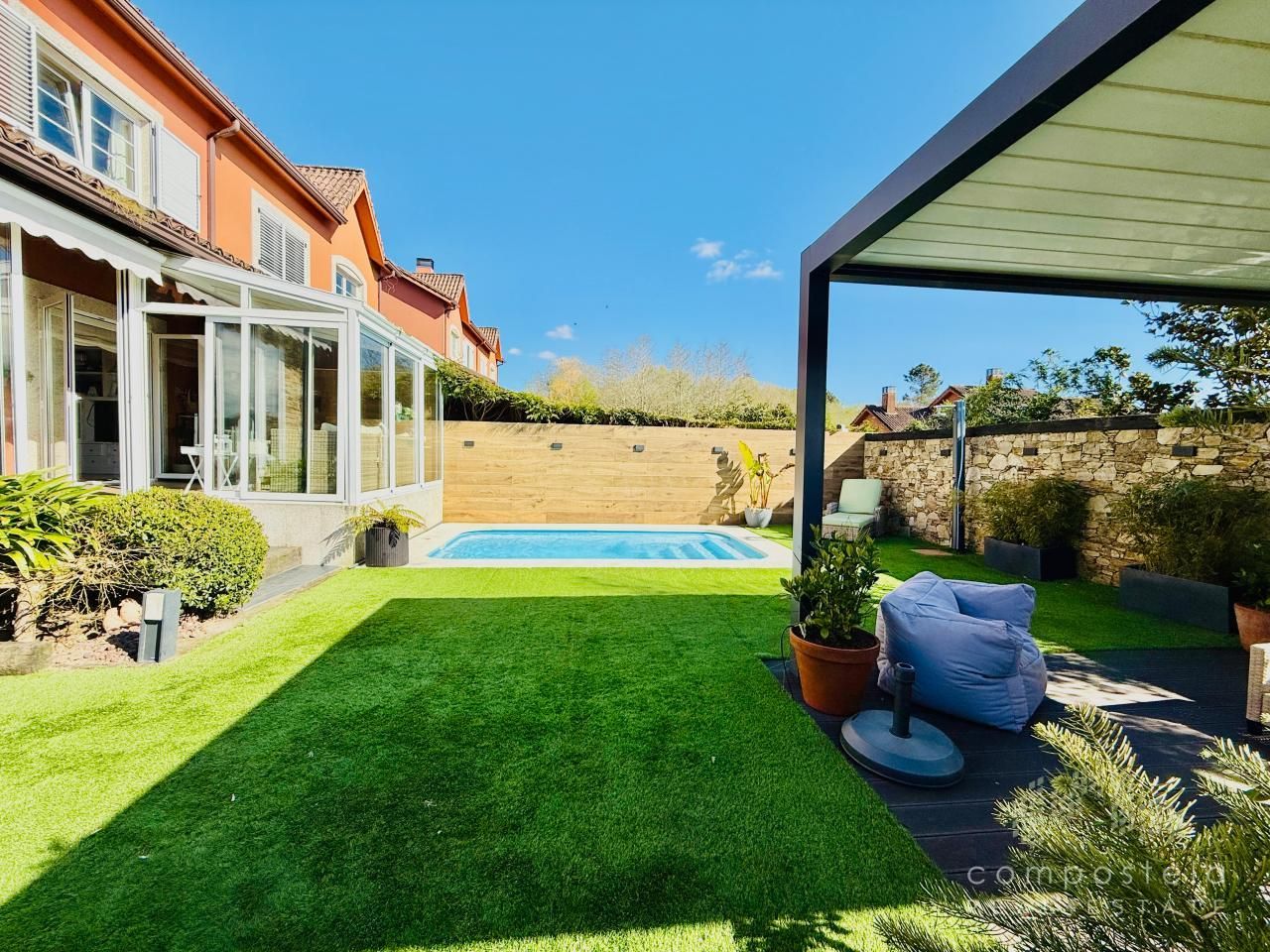 Piscina de Casa o xalet en venda en Santiago de Compostela  amb Calefacció, Jardí privat i Parquet