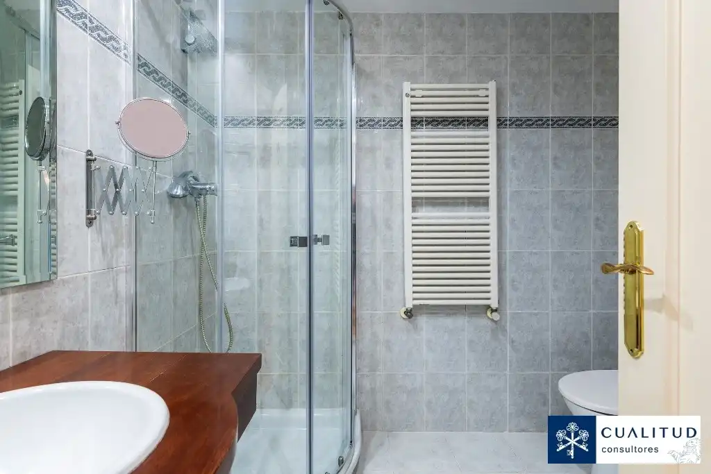 Bathroom of Flat for rent in Castellón de la Plana / Castelló de la Plana  with Storage room and Furnished