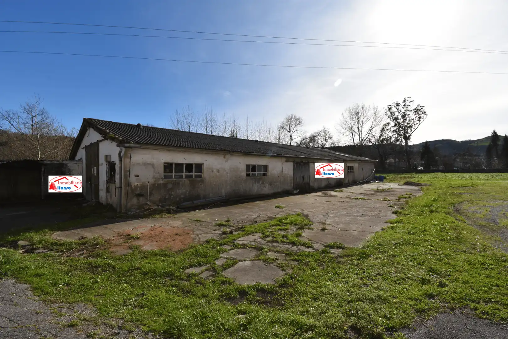 Vista exterior de Nau industrial en venda en Solórzano