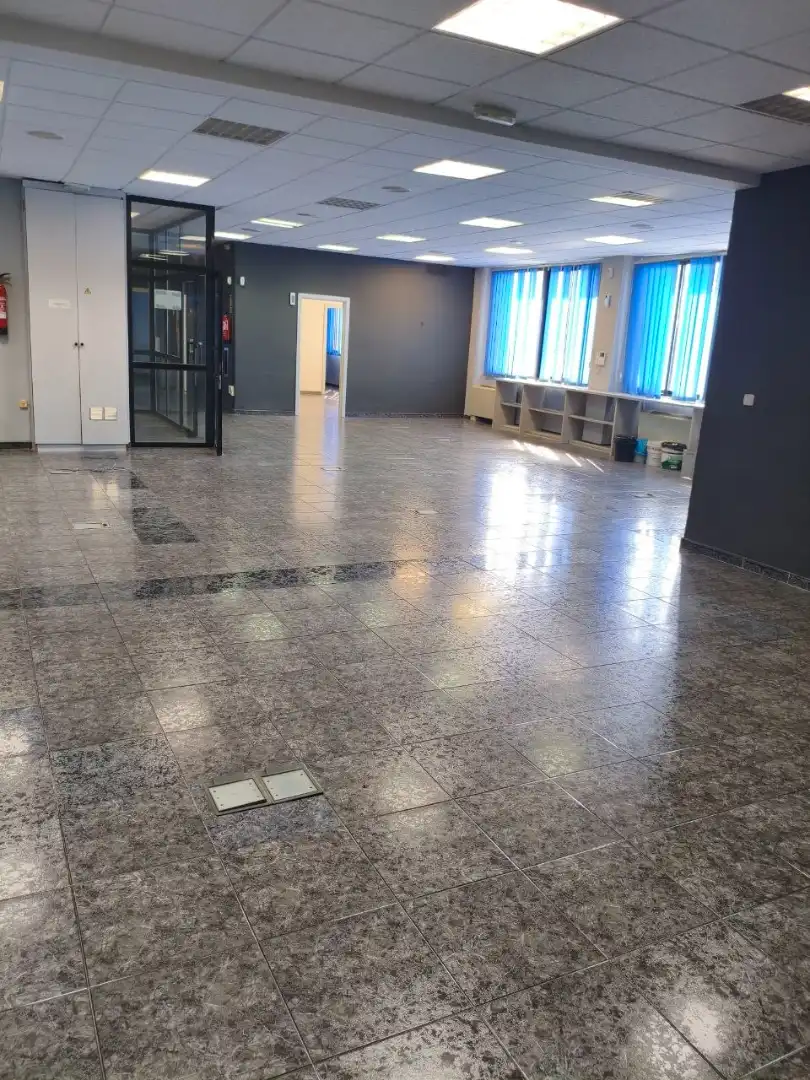 Nau industrial de lloguer en Peligros amb Calefacció i Alarma