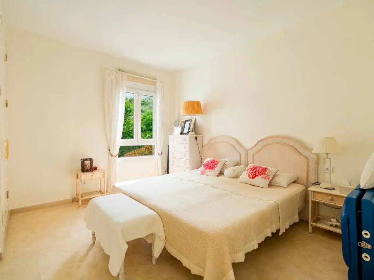 Habitación de Planta baja en venta en Marbella con Aire acondicionado, Calefacción y Jardín privado