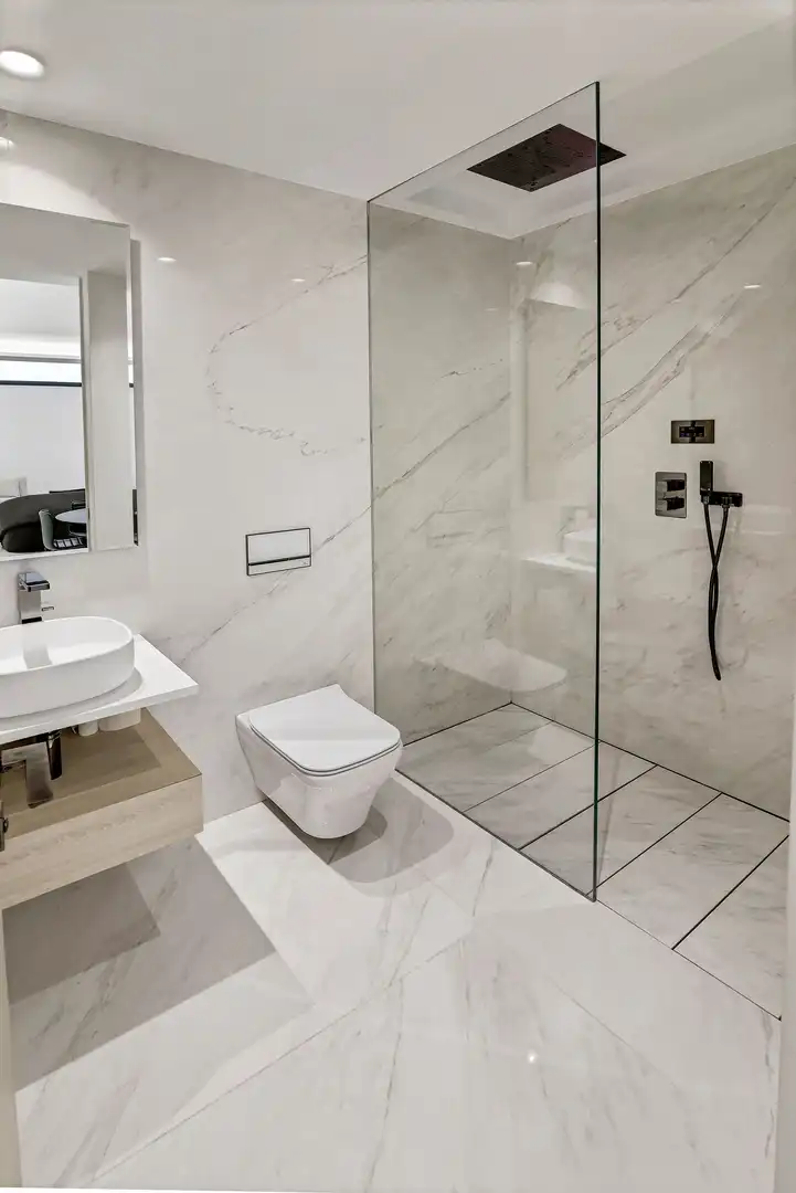 Baño de Apartamento en venta en Estepona con Aire acondicionado, Calefacción y Parquet