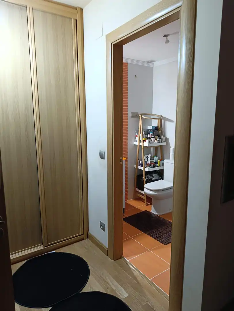 Baño de Casa adosada en venta en Valverde de la Virgen con Jardín privado, Terraza y Balcón