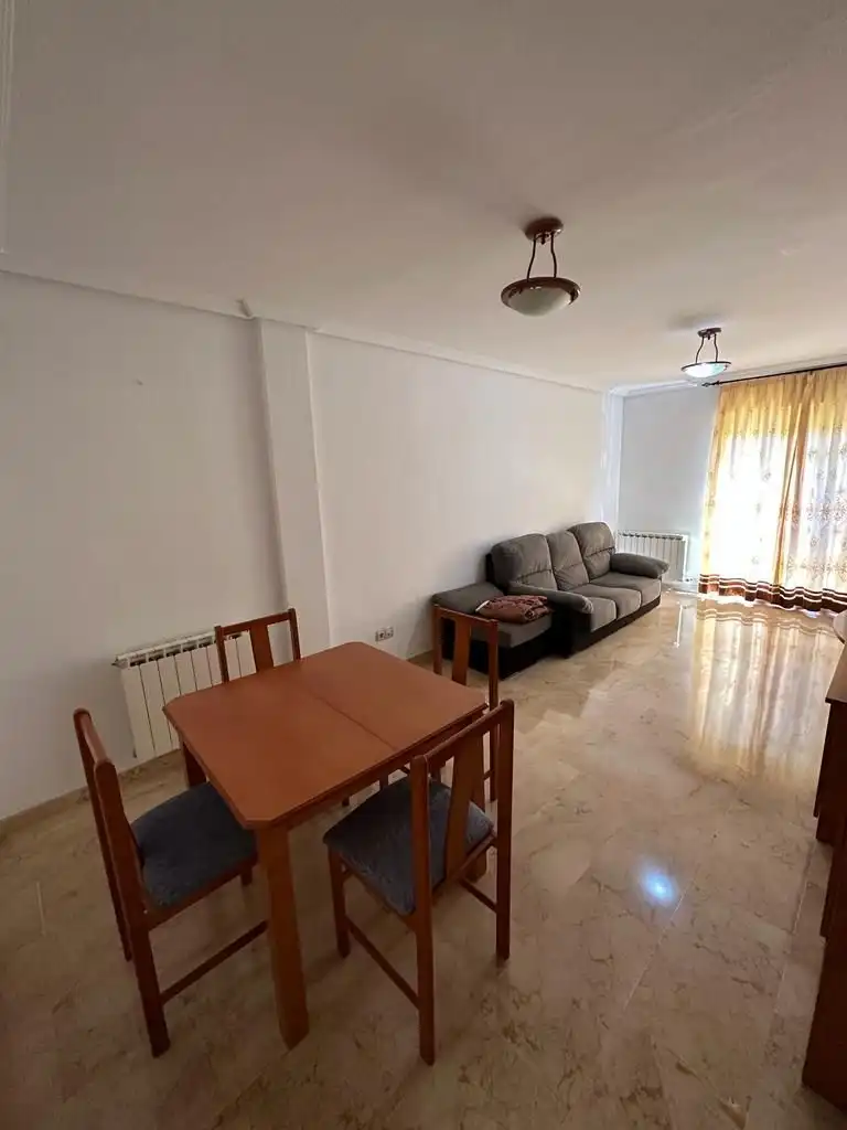 Sala d'estar de Pis de lloguer en Linares amb Aire condicionat, Calefacció i Moblat