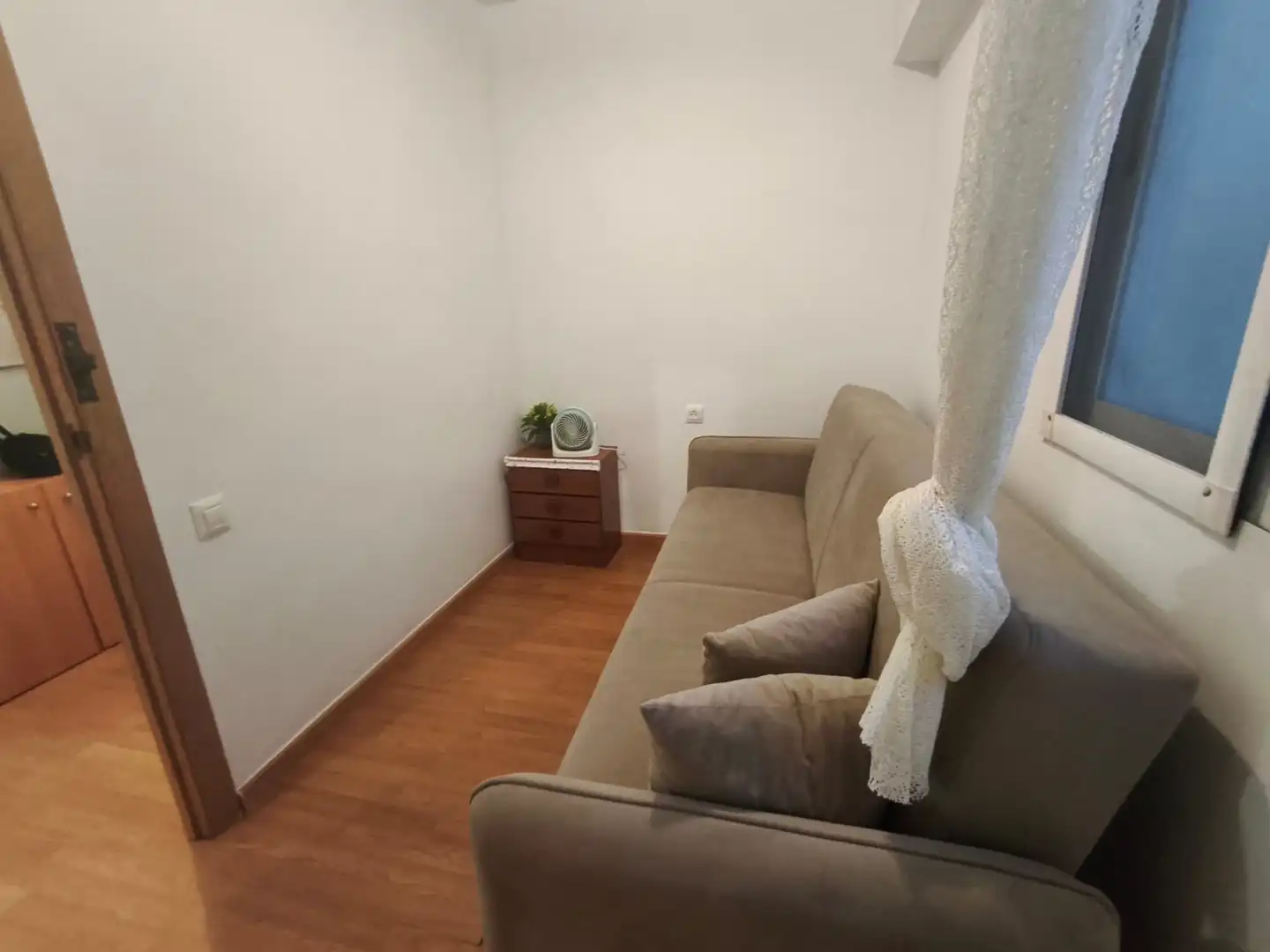 Schlafzimmer von Wohnung zum Verkauf in Burjassot mit Parkett, Ofen und Waschmaschine