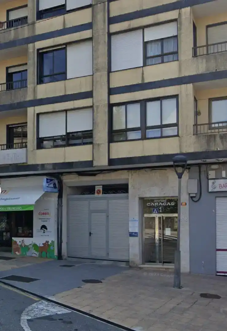 Außenansicht von Garage zur Miete in Ponte Caldelas