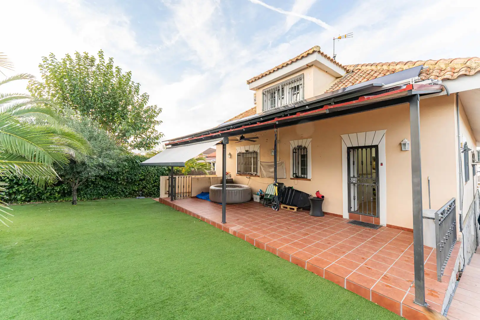 Terrassa de Casa o xalet en venda en Sevilla la Nueva amb Aire condicionat, Calefacció i Jardí privat
