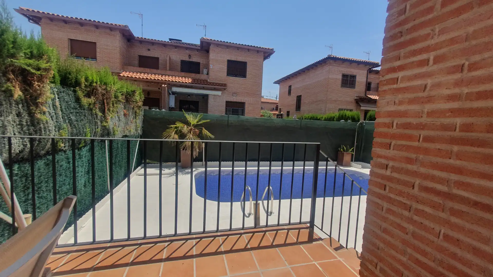Piscina de Casa adosada en venda en Olías del Rey amb Aire condicionat, Calefacció i Jardí privat