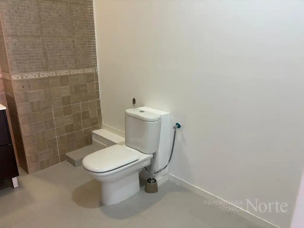 Bathroom of Commercial properties for rent in Algete