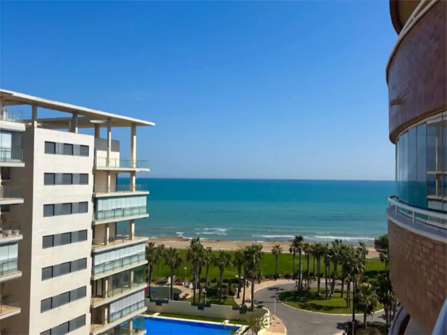 Vista exterior de Pis en venda en Oropesa del Mar / Orpesa amb Aire condicionat, Jardí privat i Piscina