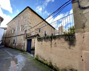 Vista exterior de Casa o xalet en venda en Jaraíz de la Vera amb Aire condicionat, Calefacció i Jardí privat