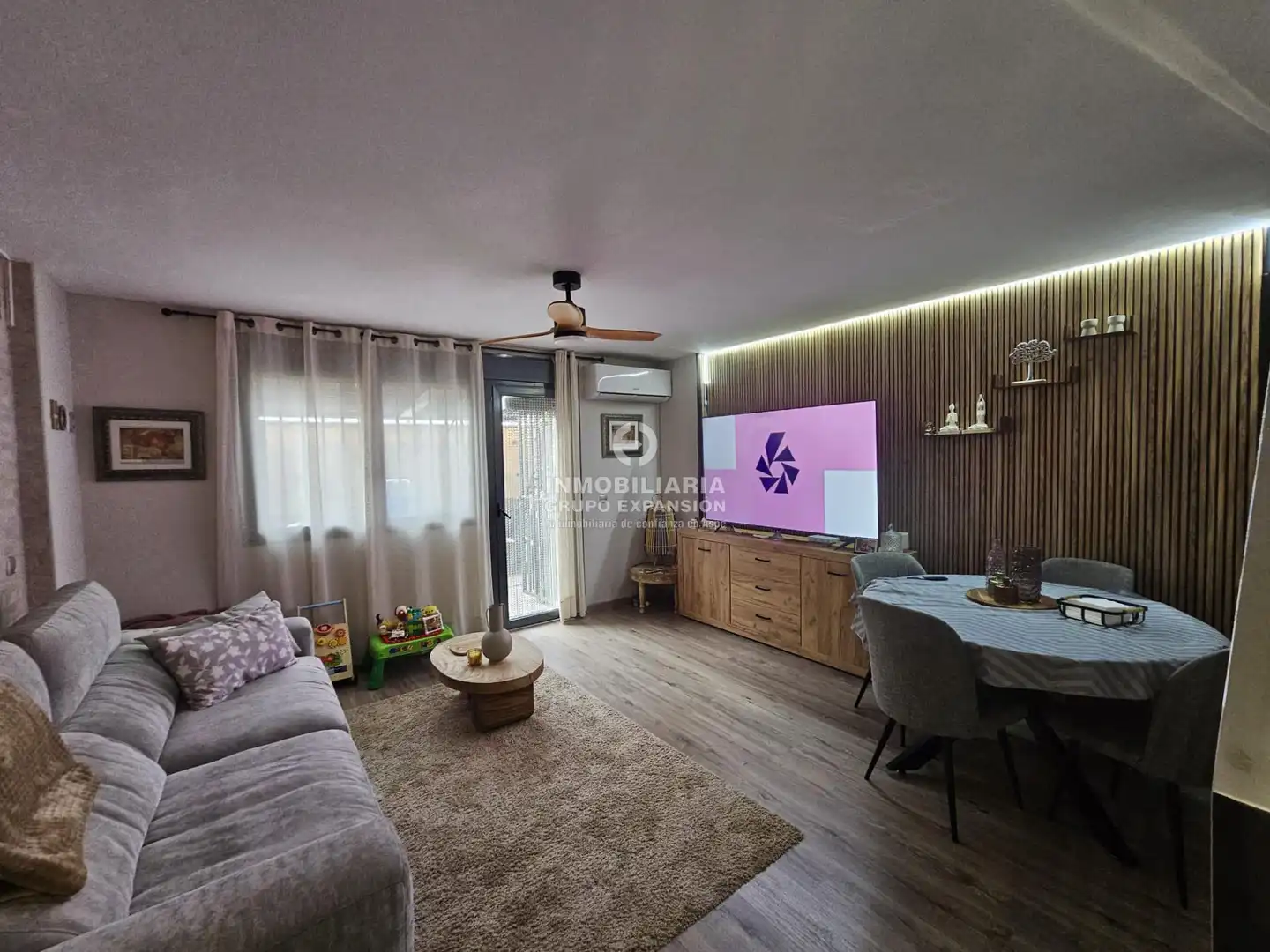 Wohnzimmer von Wohnung zum Verkauf in Aspe mit Klimaanlage, Heizung und Privatgarten
