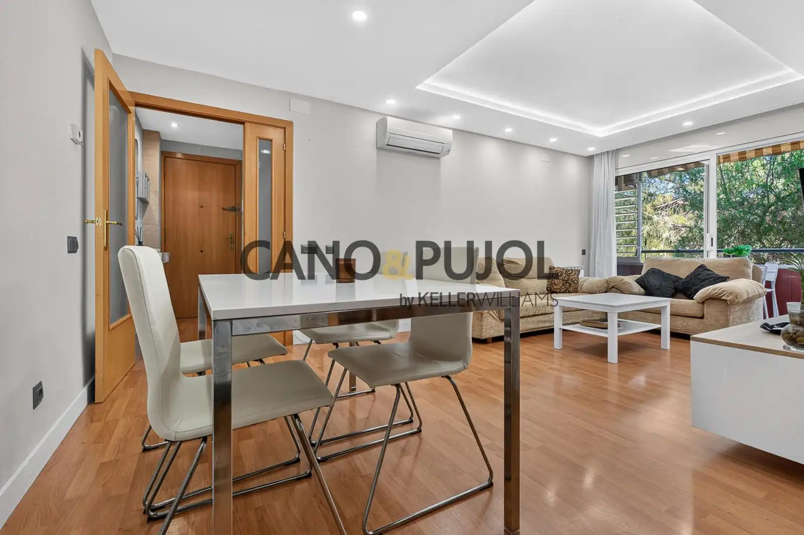 Sala d'estar de Pis en venda en Rubí amb Aire condicionat, Calefacció i Jardí privat