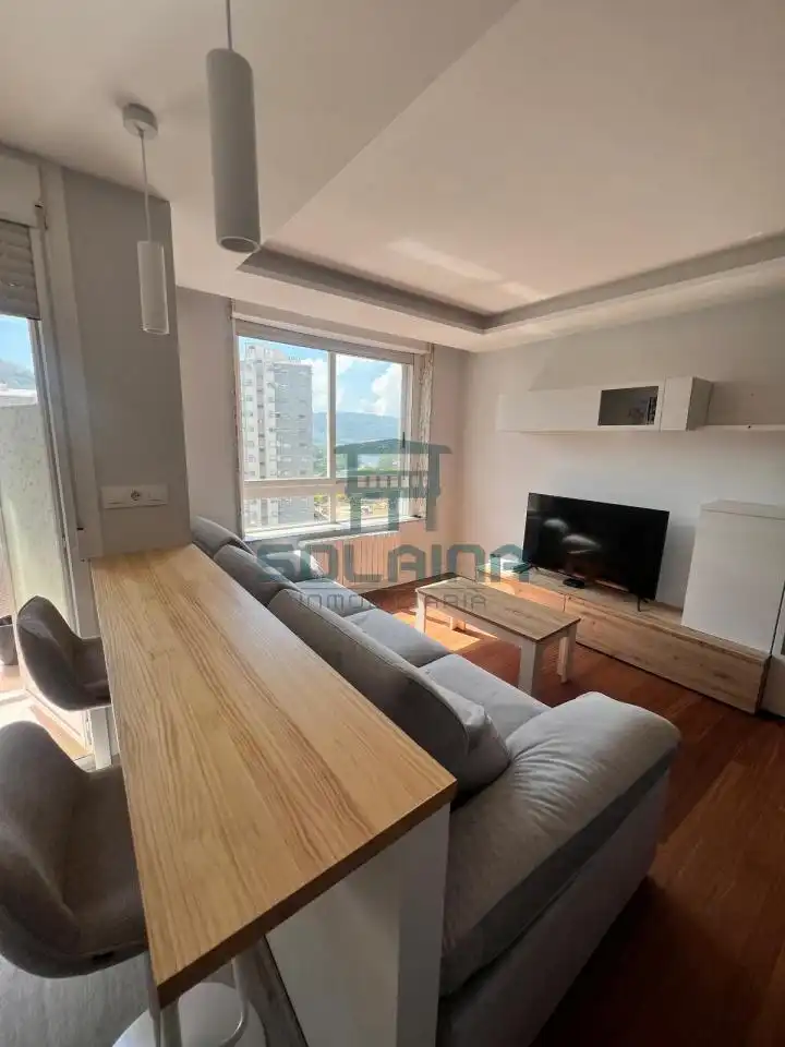 Sala d'estar de Apartament en venda en Ourense Capital  amb Calefacció, Traster i Balcó