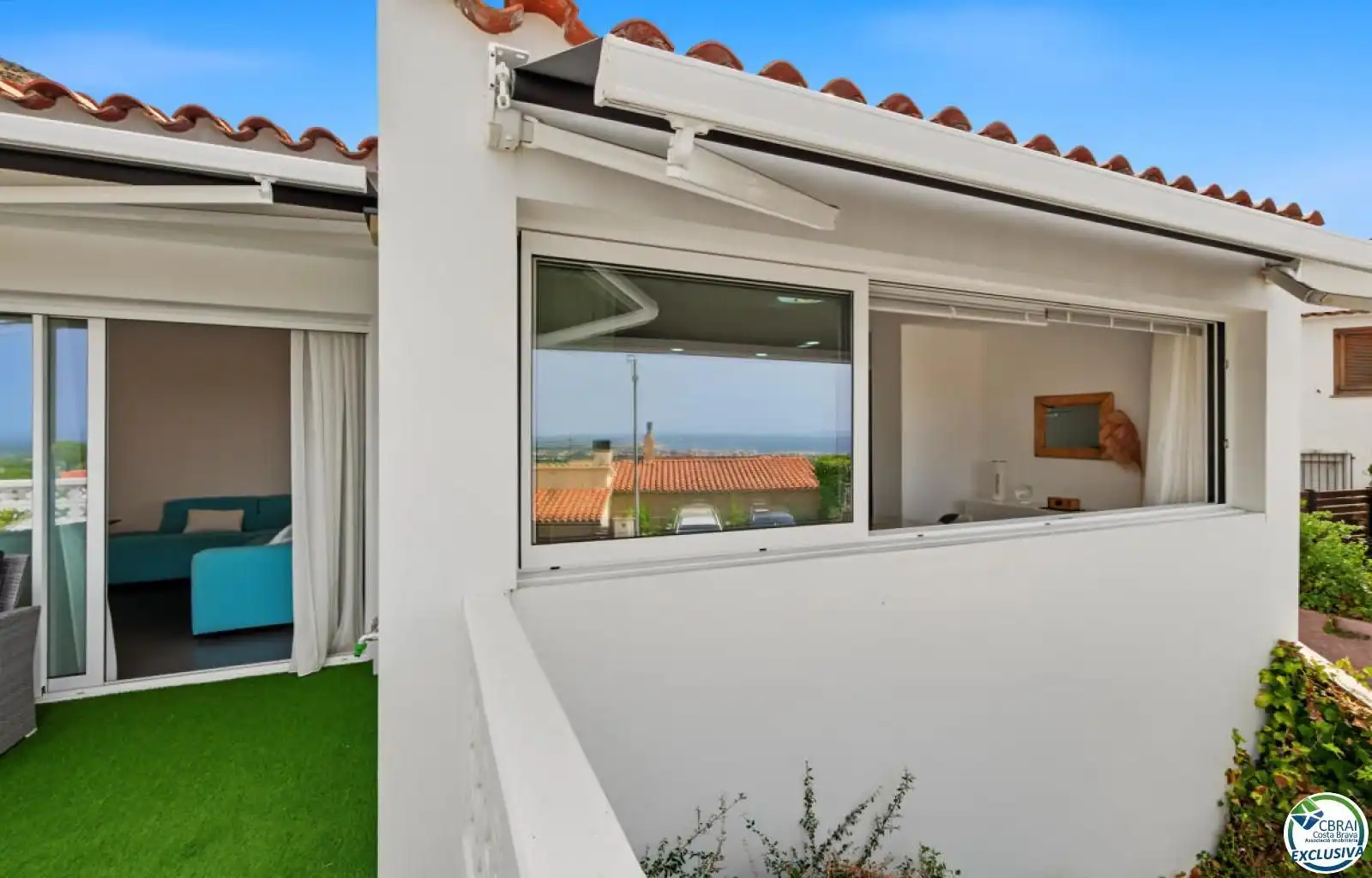 Balcony of Houses for sale in Roses  with Air Conditioner, Storage room and Swimming Pool