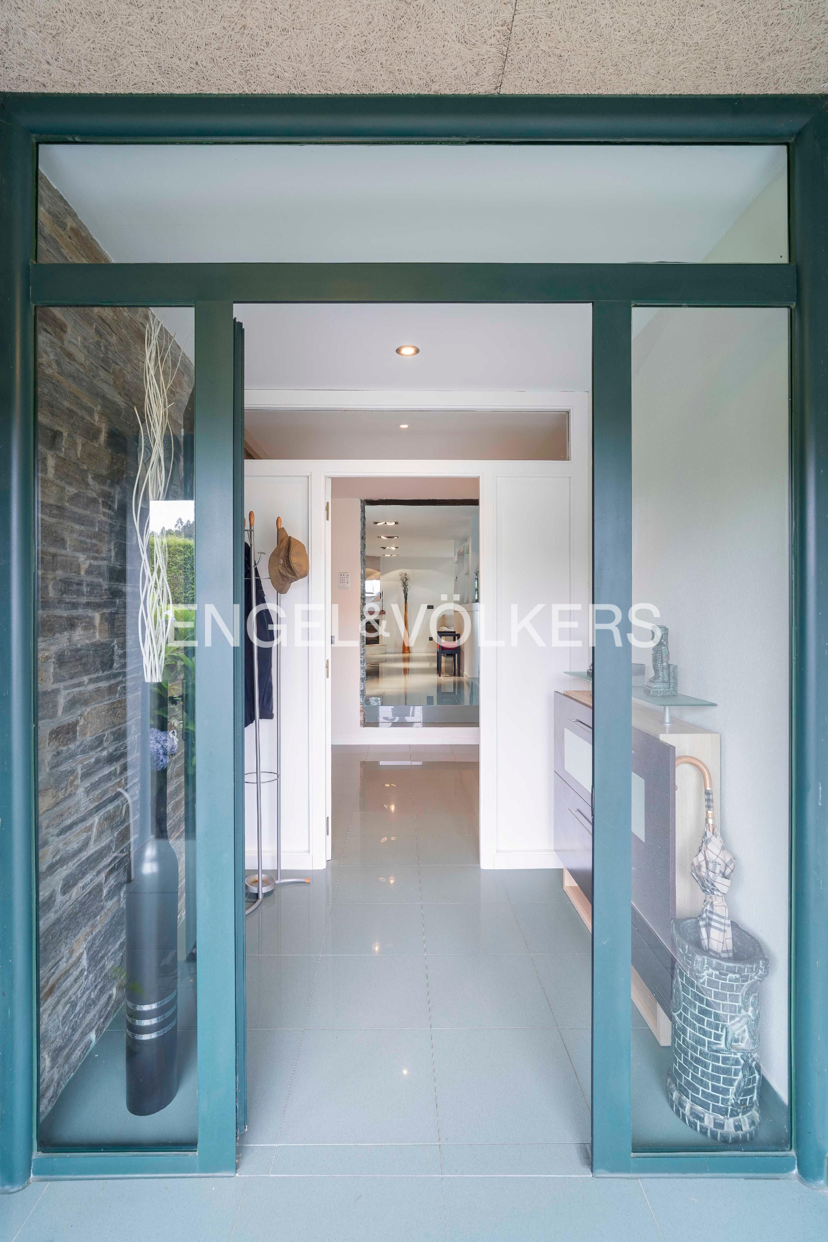 Casa o xalet en venda en Bergondo amb Calefacció, Jardí privat i Moblat