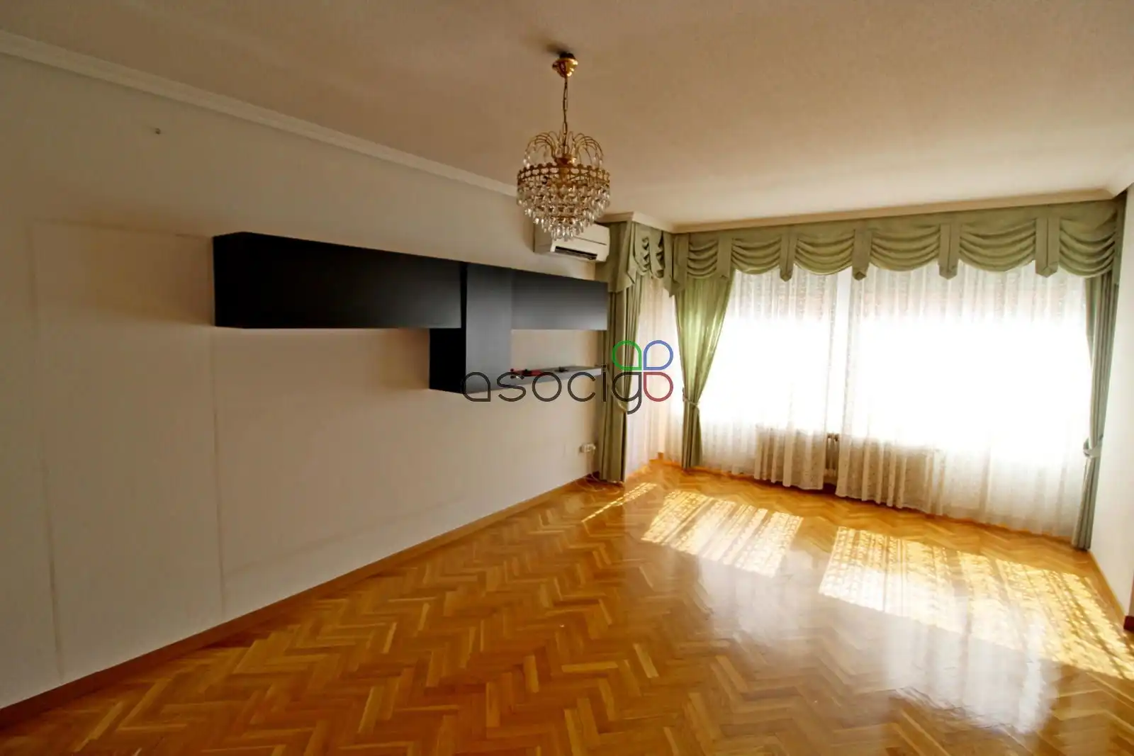 Sala d'estar de Pis en venda en Guadalajara amb Aire condicionat, Calefacció i Terrassa