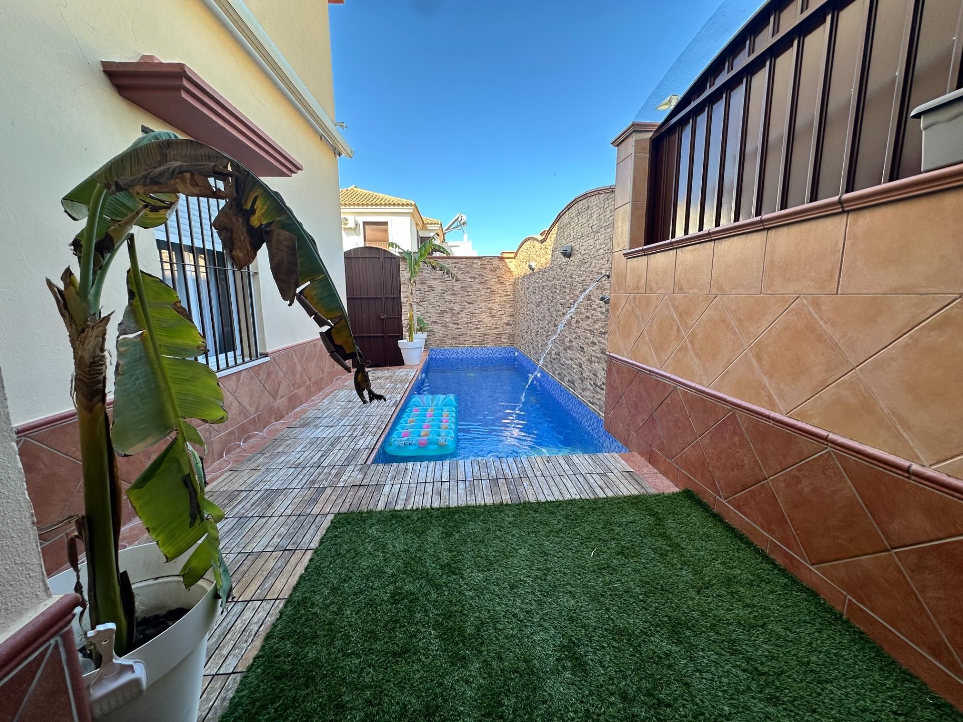 Single-family semi-detached for sale in Lebrija