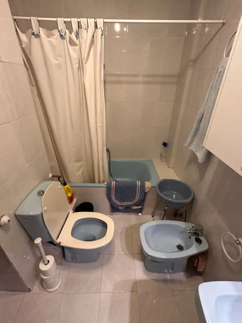 Badezimmer von Wohnung zum Verkauf in Cuenca mit Heizung, Parkett und Terrasse