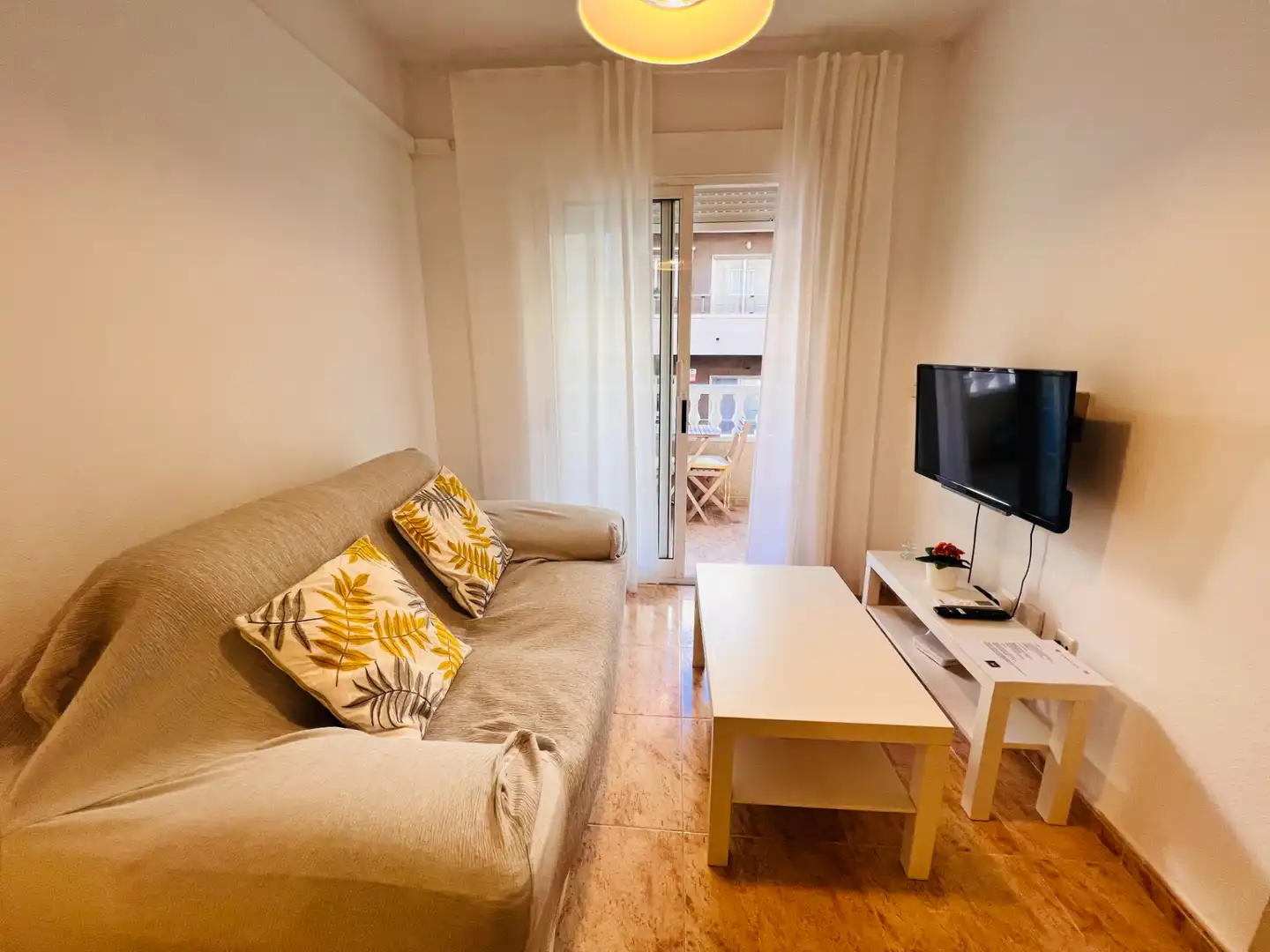 Sala de estar de Apartamento en venta en Torrevieja con Aire acondicionado, Terraza y Amueblado