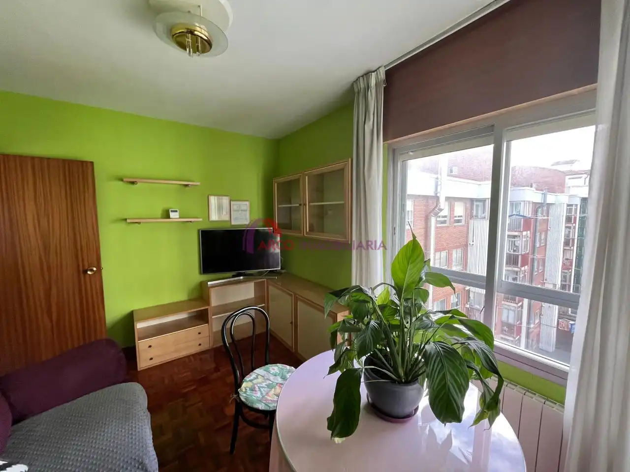 Sala d'estar de Pis en venda en Burgos amb Calefacció, Parquet i Terrassa