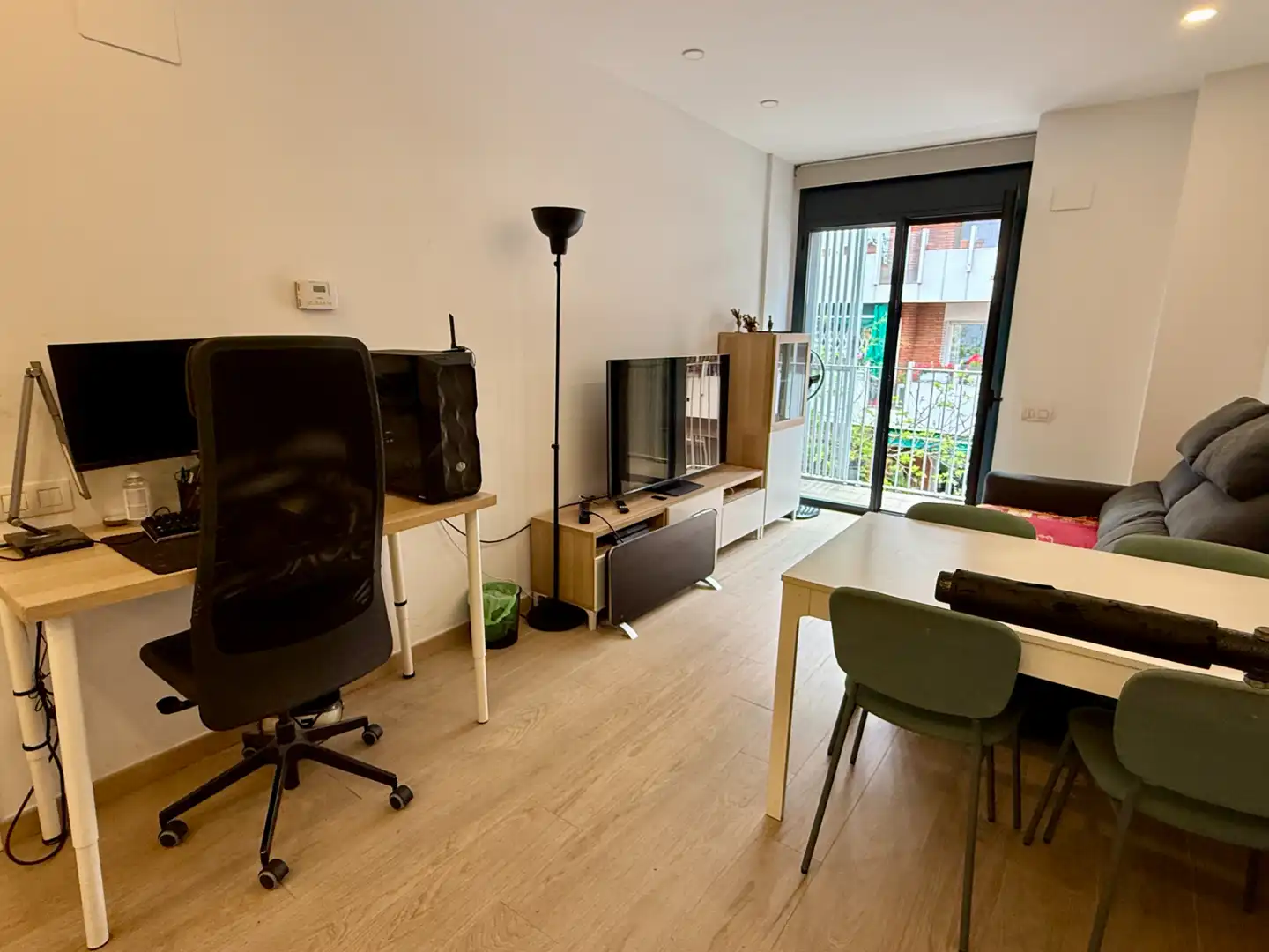 Wohnzimmer von Wohnung zum Verkauf in Barcelona mit Klimaanlage, Heizung und Parkett