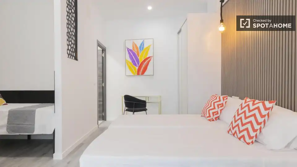Bedroom of Flat for rent in Valencia  with Air Conditioner, Heating and Furnished