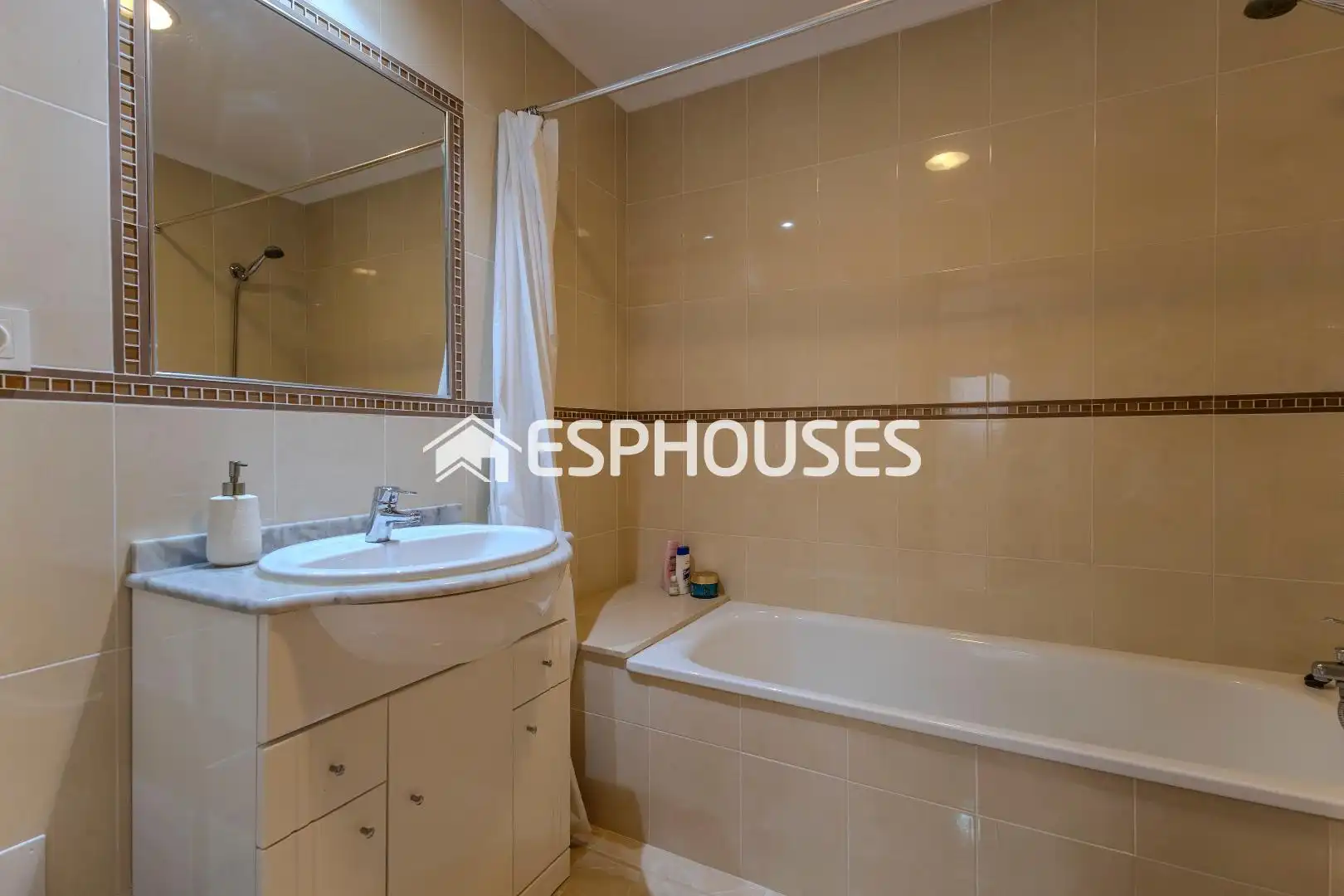Baño de Apartamento en venta en Guardamar del Segura con Aire acondicionado, Terraza y Amueblado