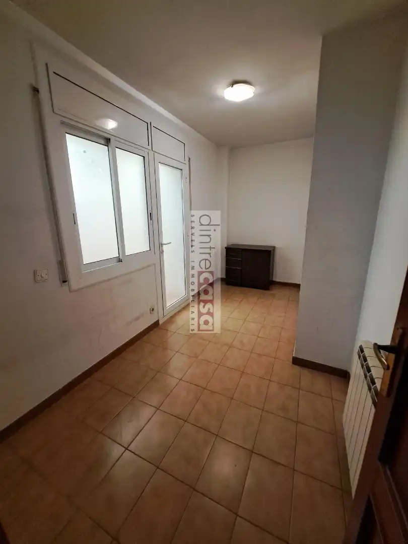 Wohnung zum Verkauf in Tordera mit Klimaanlage, Heizung und Ofen