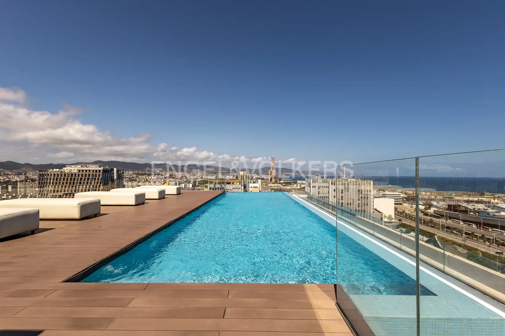 Piscina de Pis de lloguer en  Barcelona Capital amb Aire condicionat, Calefacció i Jardí privat