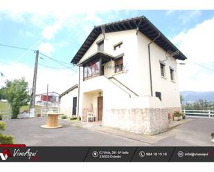 Vista exterior de Casa o xalet en venda en Parres amb Terrassa