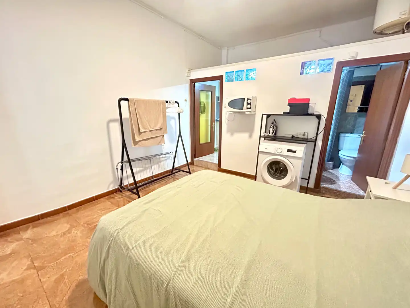 Habitación de Local en venta en Valencia