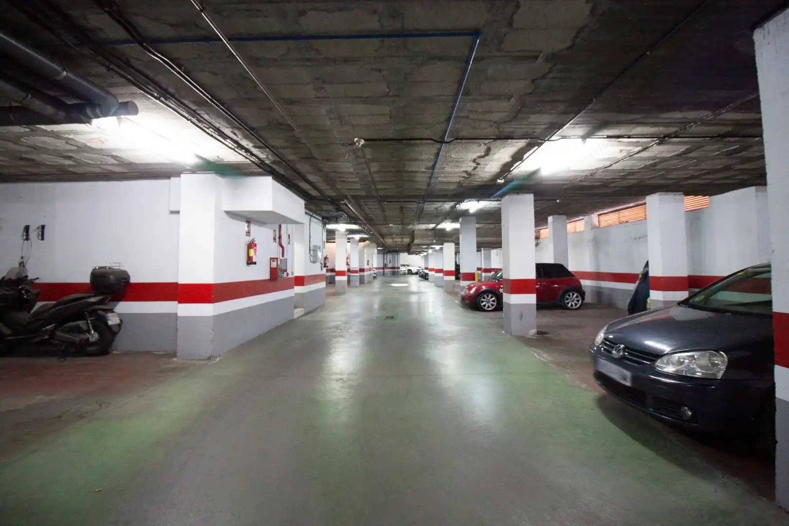 Parking of Flat for sale in Sevilla  with Air Conditioner, Heating and Community pool