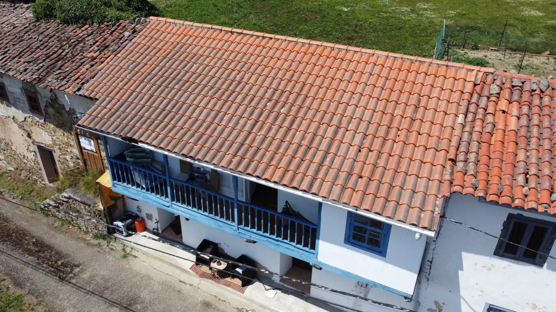 Vista exterior de Finca rústica en venda en Cudillero amb Calefacció, Terrassa i Balcó