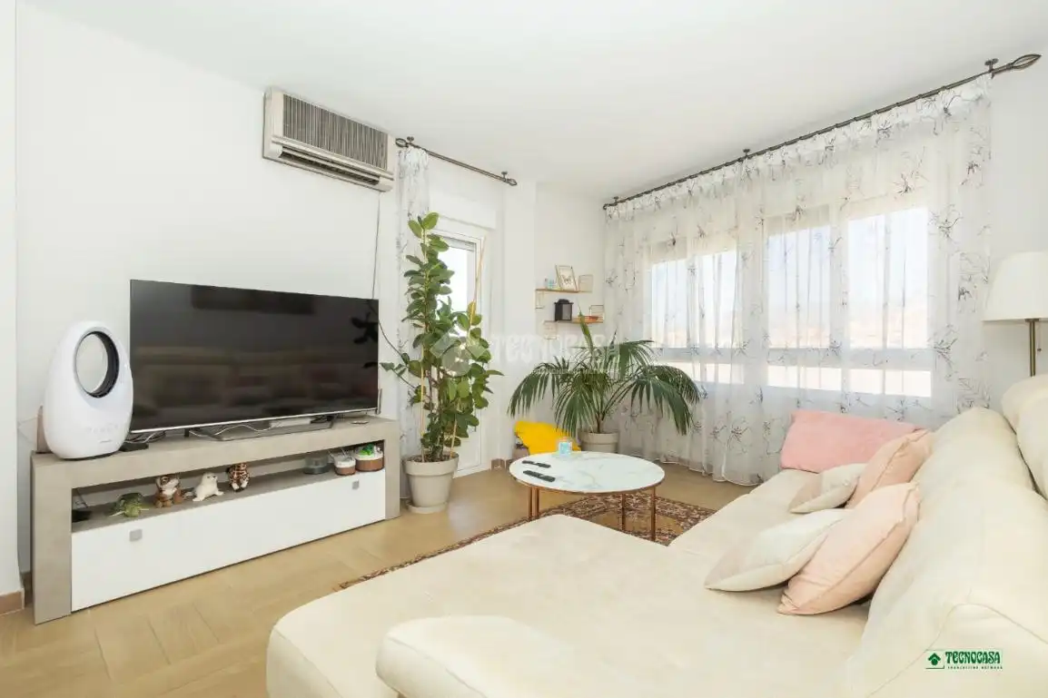 Sala de estar de Piso en venta en Almería con Terraza