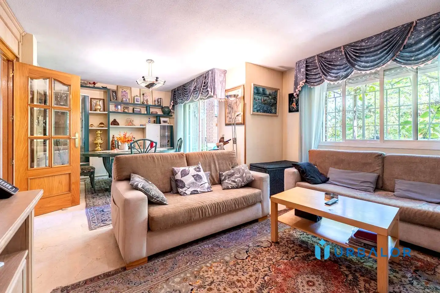 Sala de estar de Casa adosada en venta en Alcorcón con Calefacción, Jardín privado y Parquet