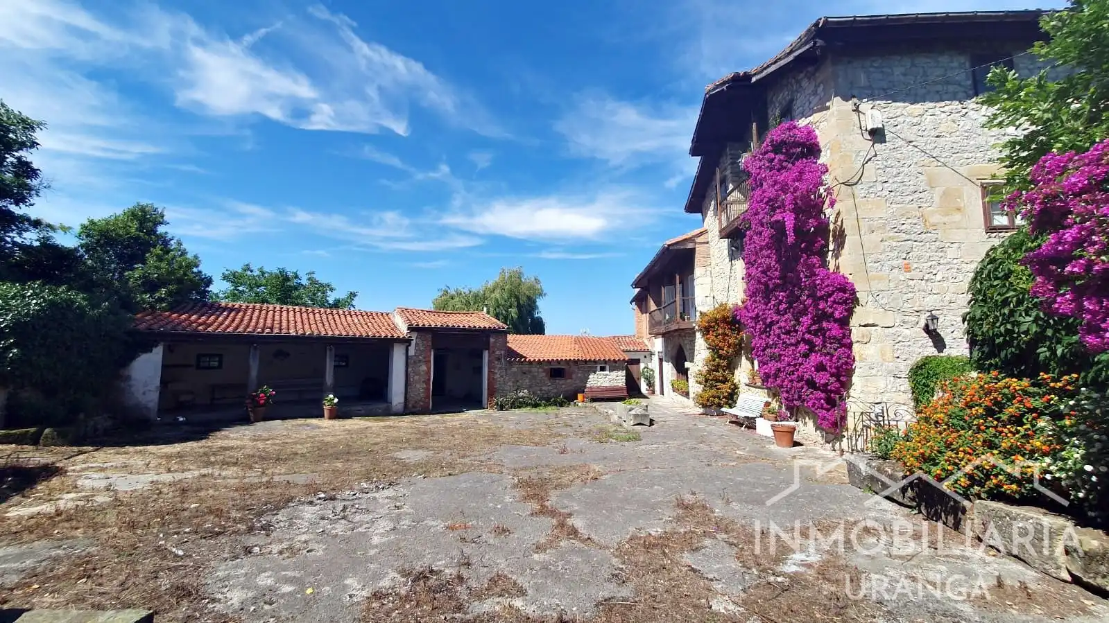 Außenansicht von Haus oder Chalet zum Verkauf in Ribamontán al Mar mit Heizung, Privatgarten und Terrasse