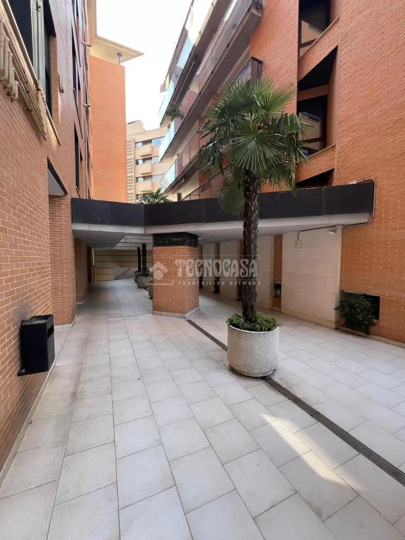 Exterior view of Garage for sale in Madrid